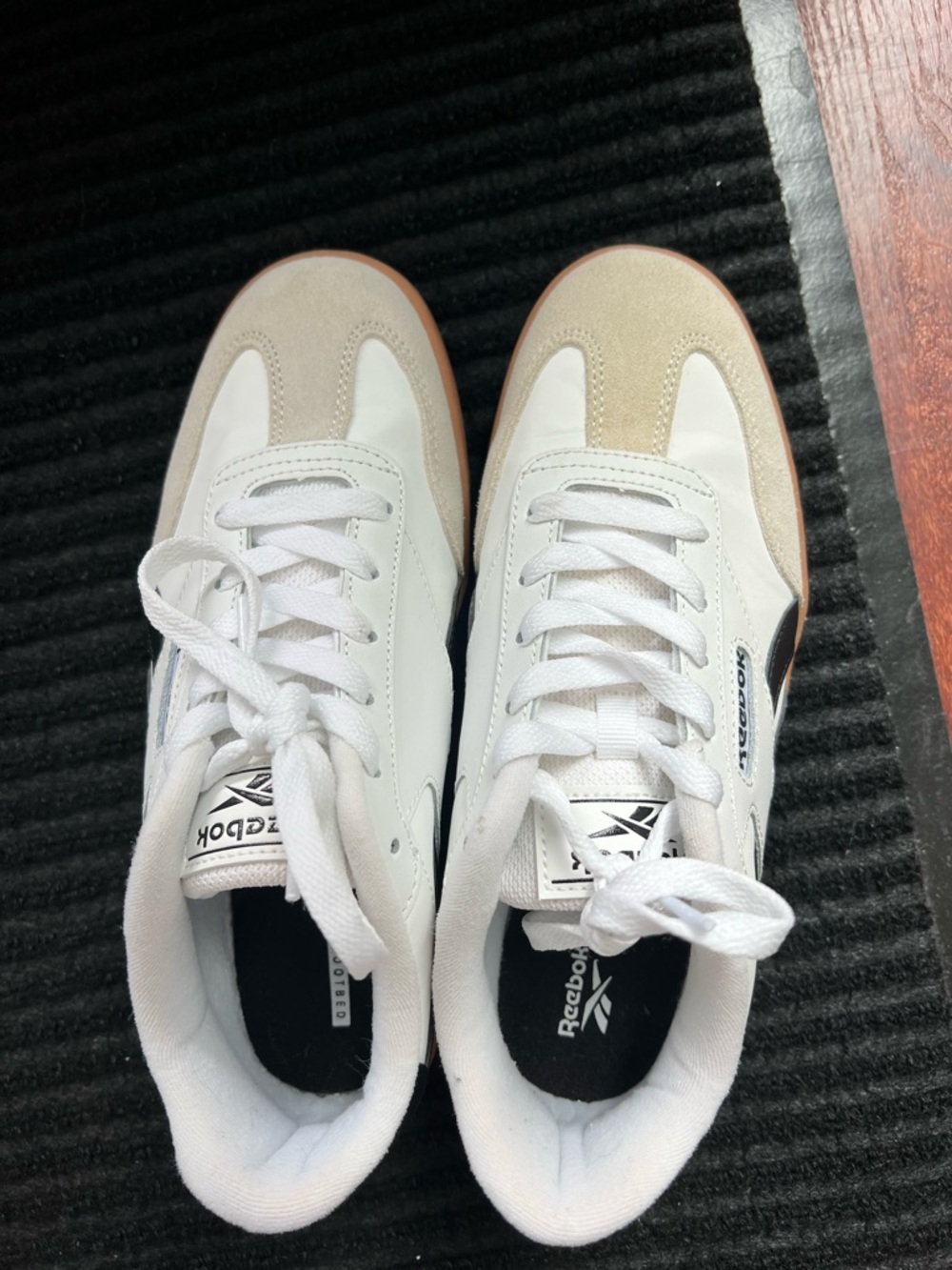 Reebok Classic White & Black Women’s Low-Top Sneakers with Gum Sole - Picture 3 of 6